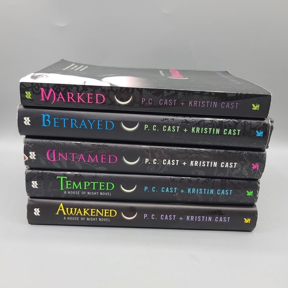 (5) A House of Night Novels Book Lot by PC & Kristin Cast 4 Hardcover + 1 PB